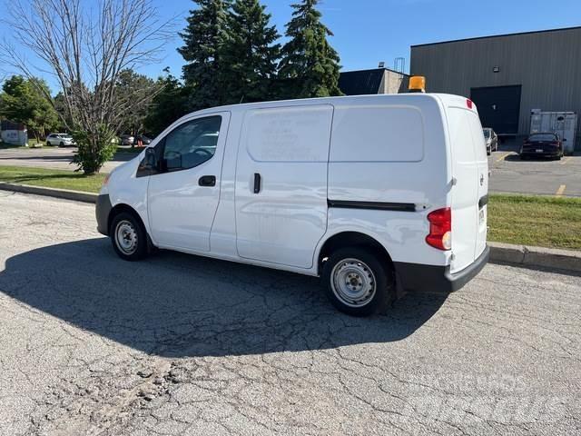 Nissan NV200 大型面包车