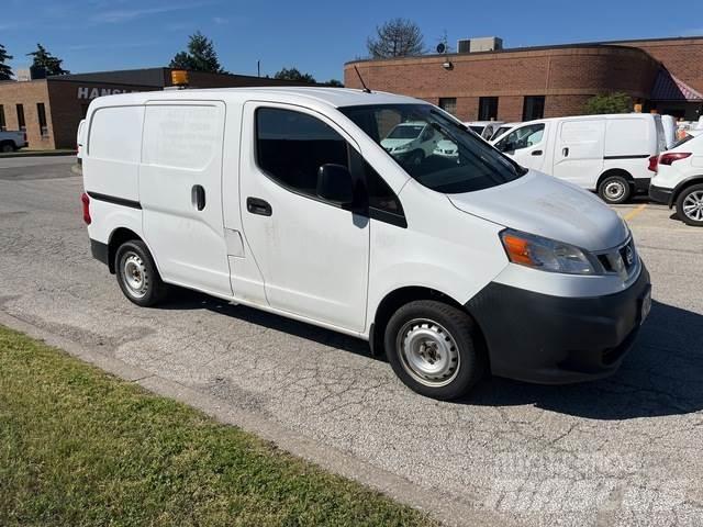 Nissan NV200 大型面包车
