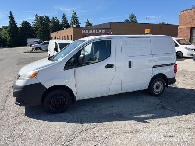 Nissan NV200 大型面包车