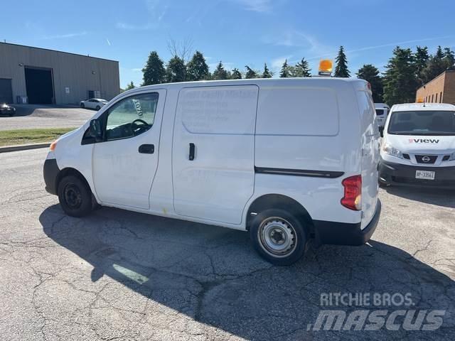 Nissan NV200 大型面包车