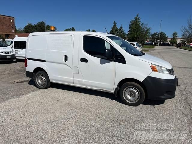 Nissan NV200 大型面包车