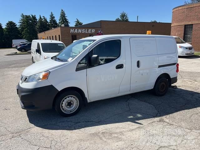Nissan NV200 大型面包车
