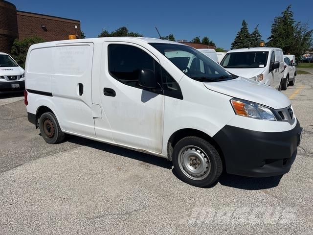 Nissan NV200 大型面包车