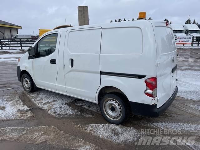 Nissan NV200 大型面包车