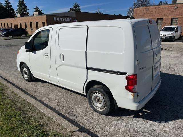 Nissan NV200 大型面包车