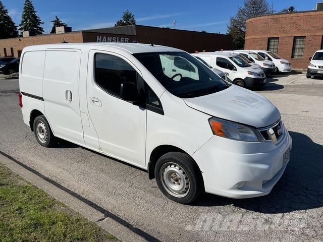 Nissan NV200 大型面包车