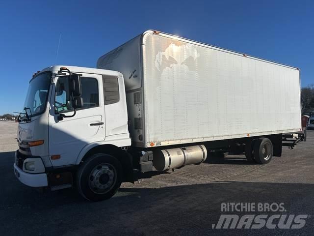 Nissan UD2600 厢式货车
