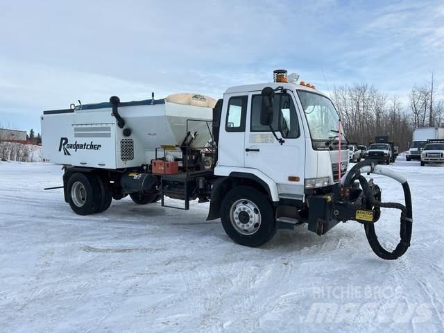 Nissan UD3300 混凝土搅拌车