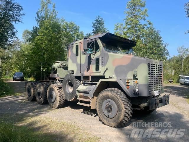 Oshkosh M1070 牵引车
