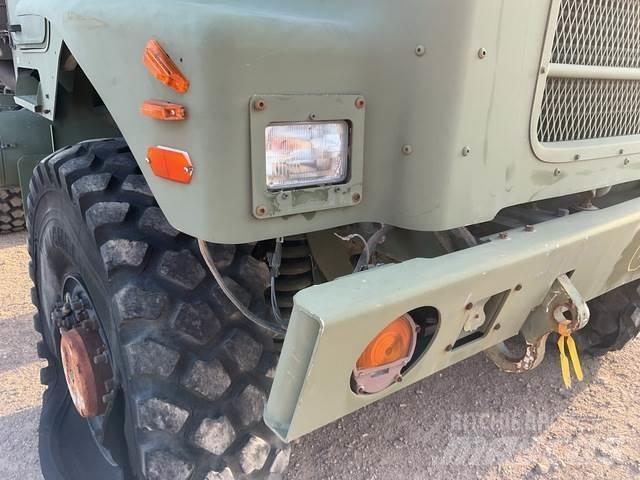 Oshkosh MK25 厢式货车