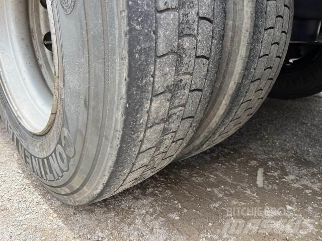 Peki  保温半挂车