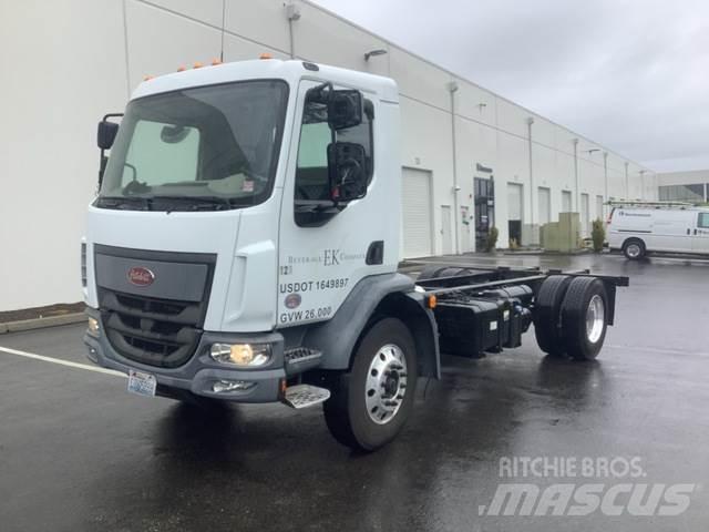 Peterbilt 220 驾驶室与内部