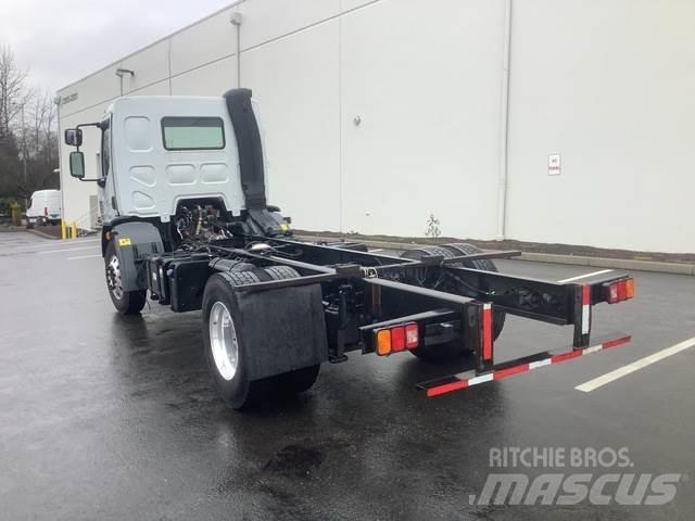 Peterbilt 220 驾驶室与内部