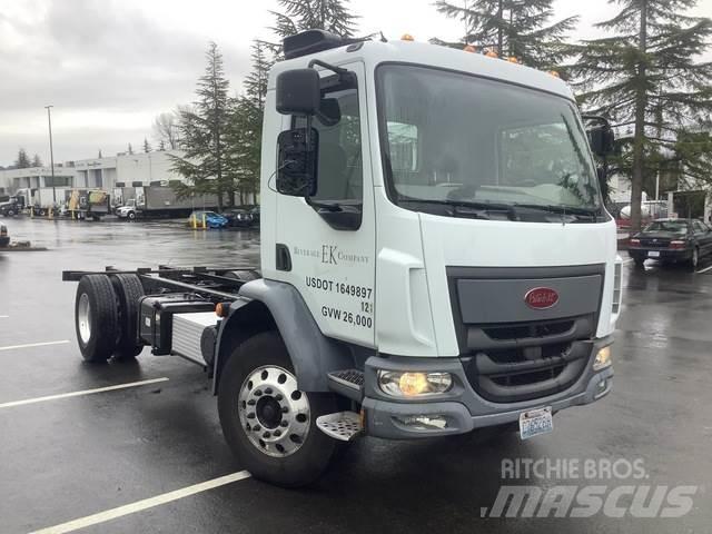 Peterbilt 220 驾驶室与内部