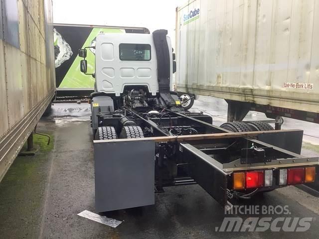 Peterbilt 220 驾驶室与内部