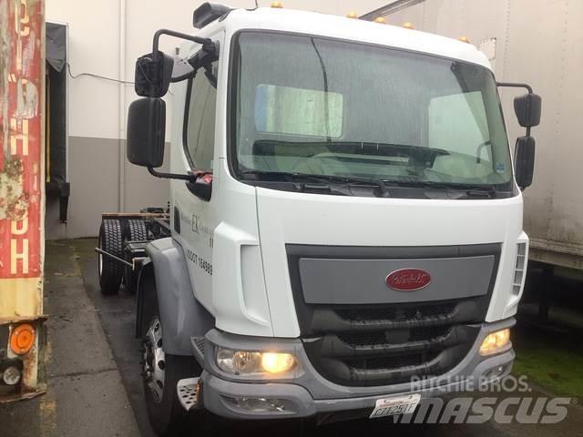 Peterbilt 220 驾驶室与内部