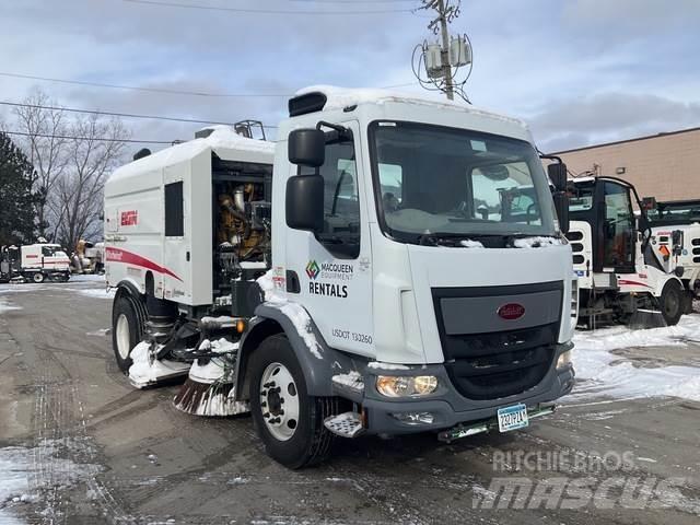 Peterbilt 220 道路清扫车