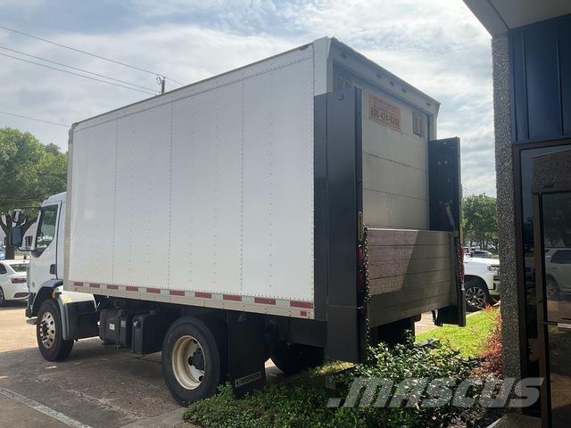 Peterbilt 220 厢式货车