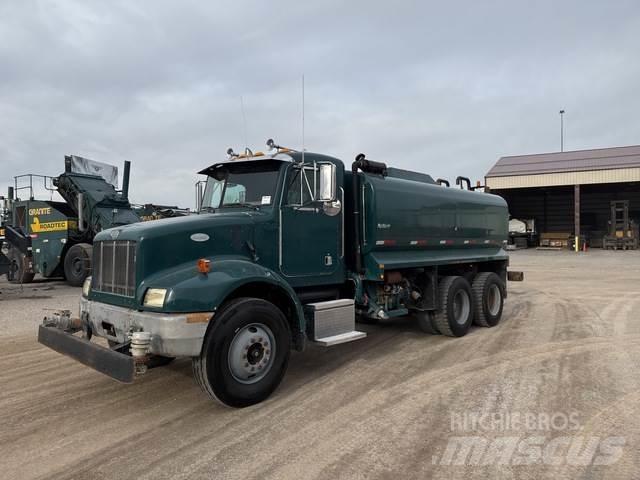 Peterbilt 330 水罐车