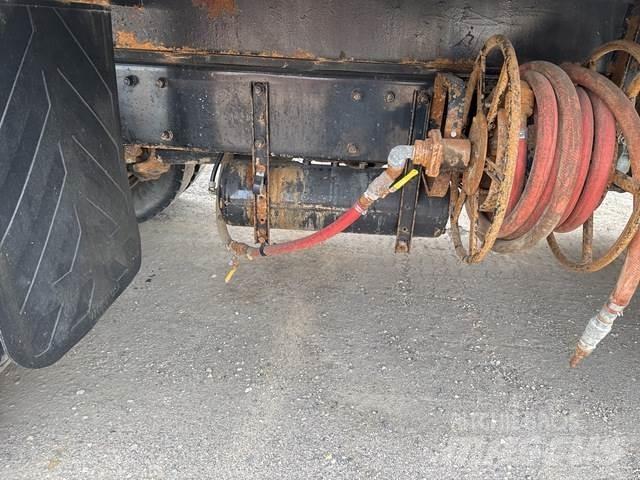 Peterbilt 330 水罐车