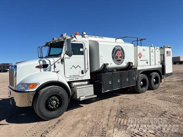 Peterbilt 335 油罐车