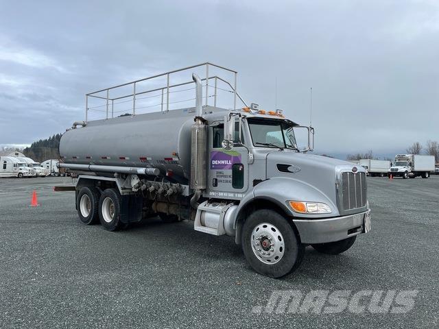 Peterbilt 335 油罐车