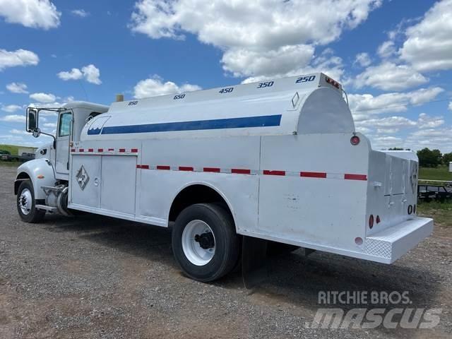 Peterbilt 337 油罐车