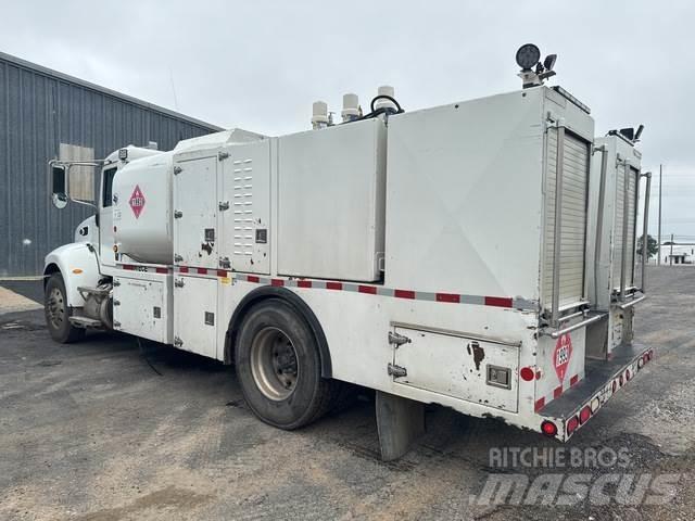 Peterbilt 337 油罐车