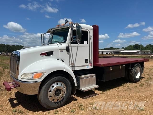 Peterbilt 337 平板栏板货车