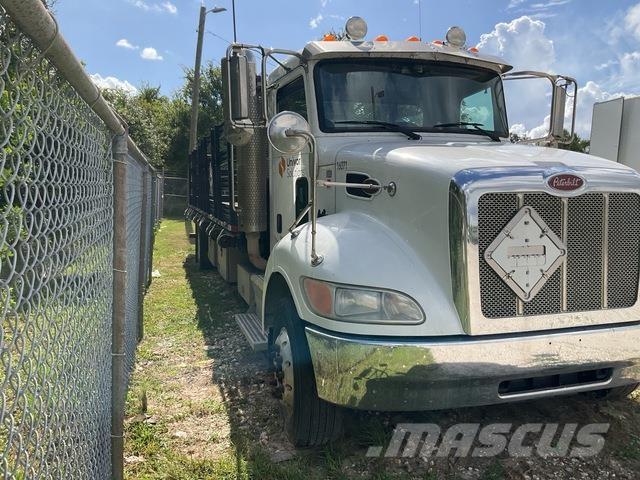 Peterbilt 337 平板栏板货车