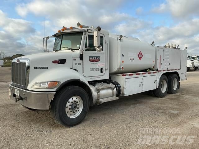 Peterbilt 348 油罐车