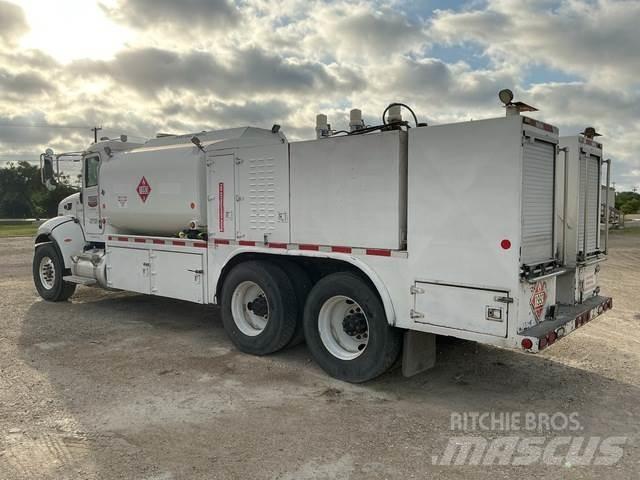 Peterbilt 348 油罐车