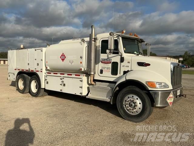Peterbilt 348 油罐车