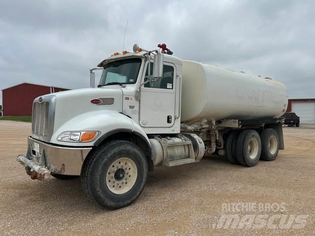 Peterbilt 348 水罐车