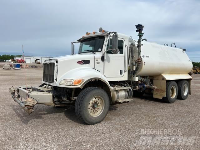 Peterbilt 348 水罐车