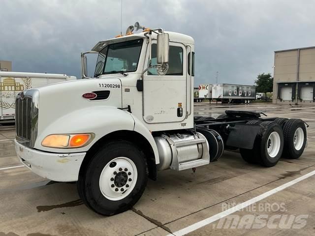 Peterbilt 348 牵引车