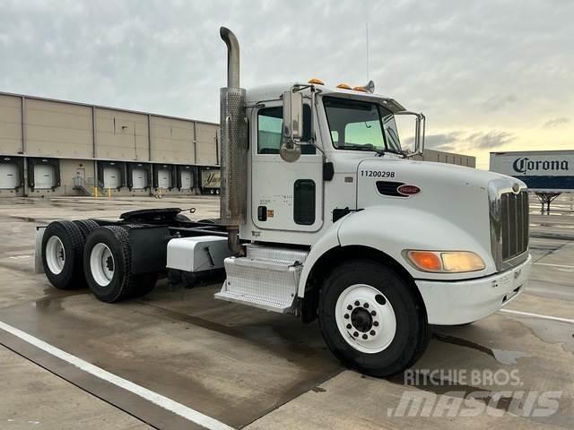 Peterbilt 348 牵引车