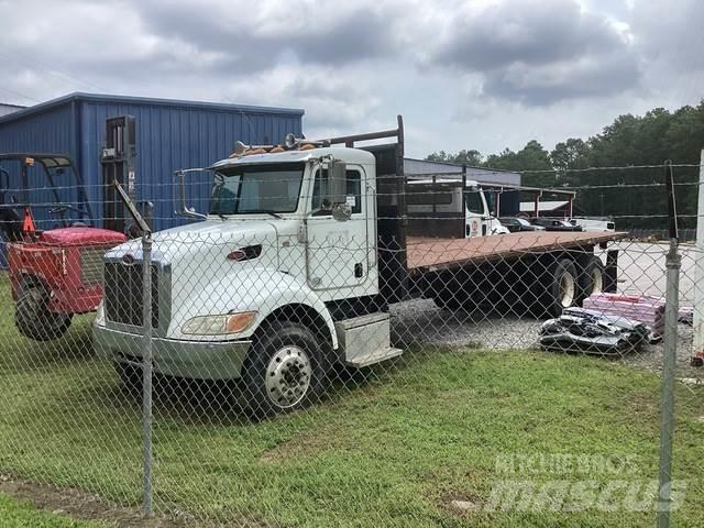 Peterbilt 348 平板栏板货车