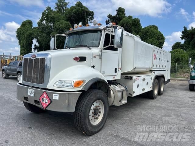 Peterbilt 348 油罐车