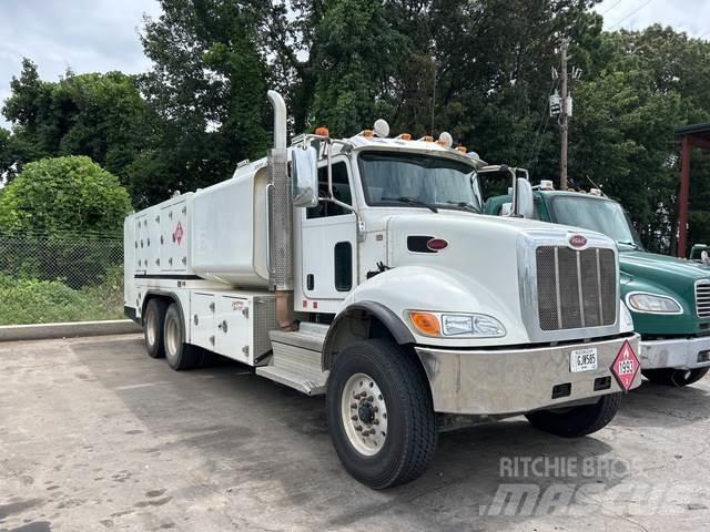 Peterbilt 348 油罐车