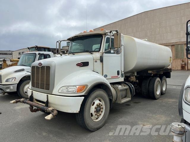 Peterbilt 348 水罐车