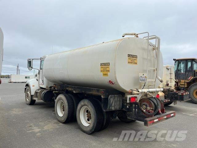Peterbilt 348 水罐车