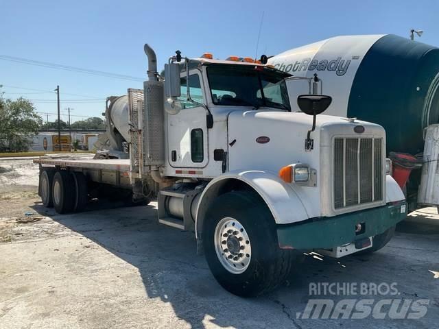 Peterbilt 357 平板栏板货车