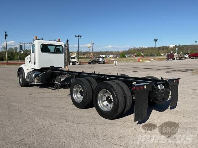 Peterbilt 365 驾驶室与内部