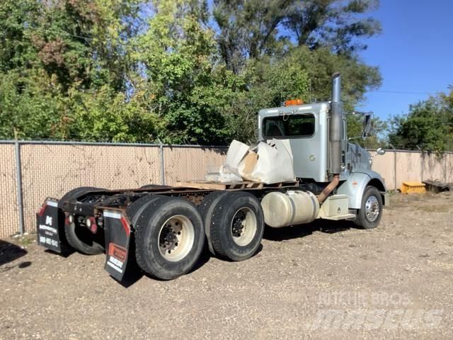 Peterbilt 365 驾驶室与内部