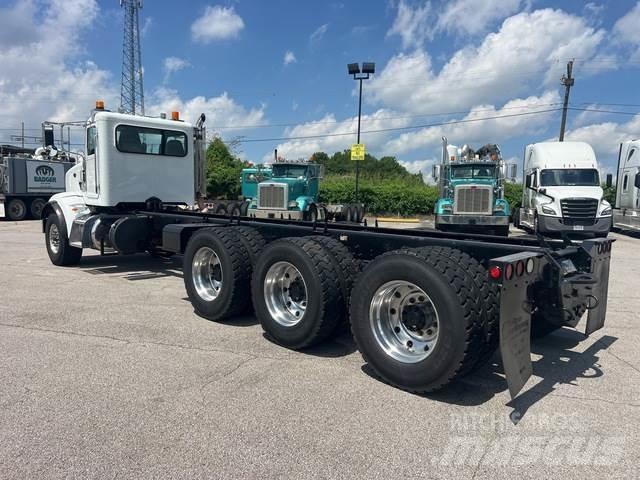 Peterbilt 365 驾驶室与内部