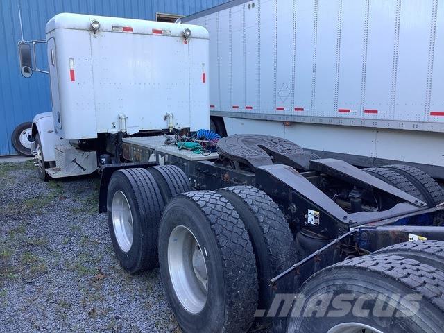 Peterbilt 365 牵引车