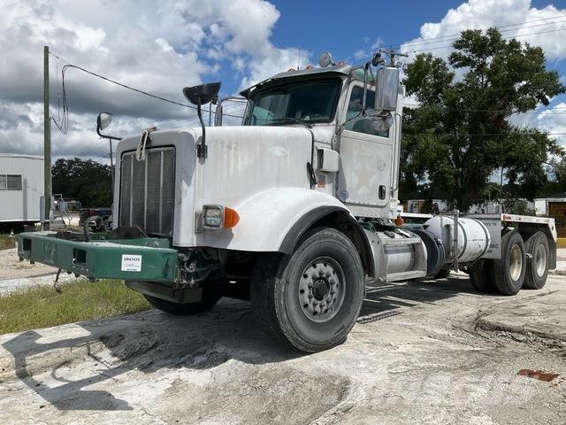 Peterbilt 365 驾驶室与内部