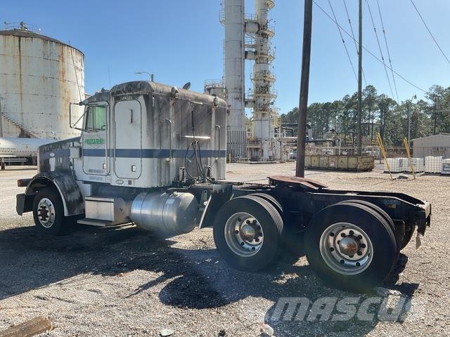 Peterbilt 372 牵引车