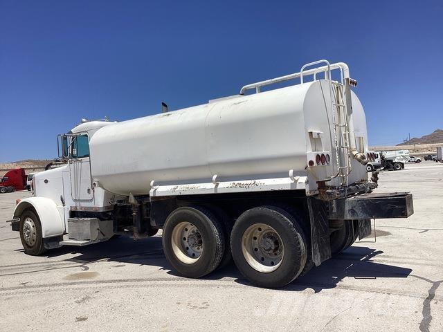Peterbilt 379 水罐车